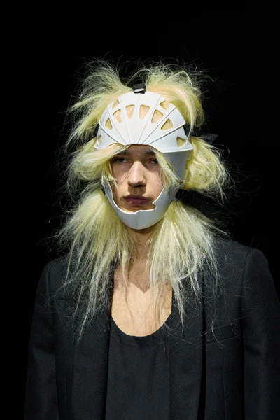 Look 25